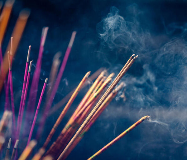 Incienso: así se debe quemar para atraer las buenas energías a su hogar