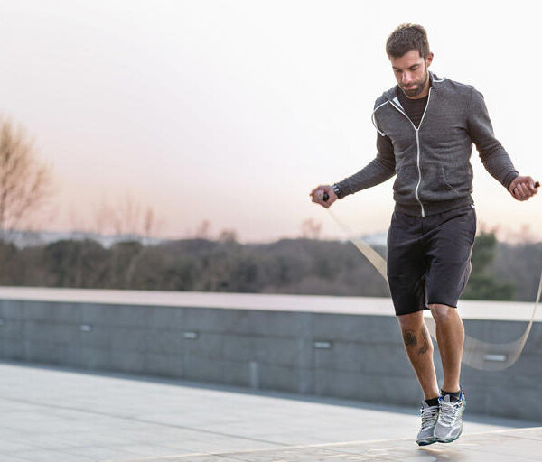 Tres ejercicios que se pueden hacer en la mañana para activar el cuerpo