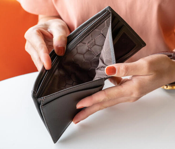 La manera correcta de ordenar el dinero en la billetera para atraer la buena suerte y prosperidad, según el Feng Shui