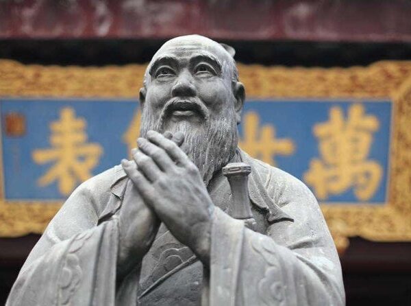 Confucio, filósofo chino, “Exígete a ti mismo; no a los demás.”